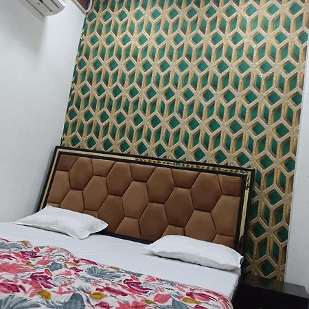 מלון מטורה Hari Krishnam Residency מראה חיצוני תמונה