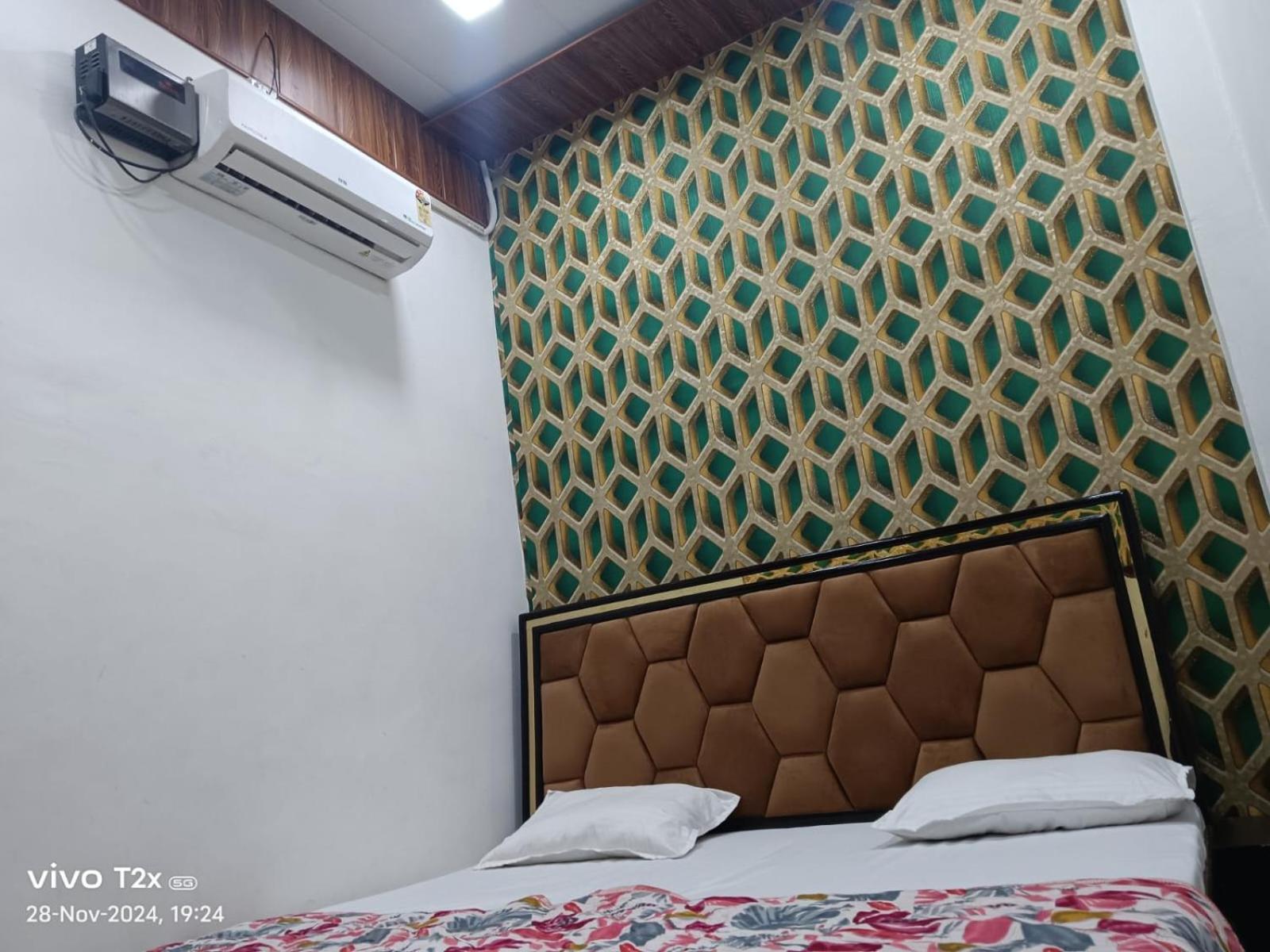 מלון מטורה Hari Krishnam Residency מראה חיצוני תמונה