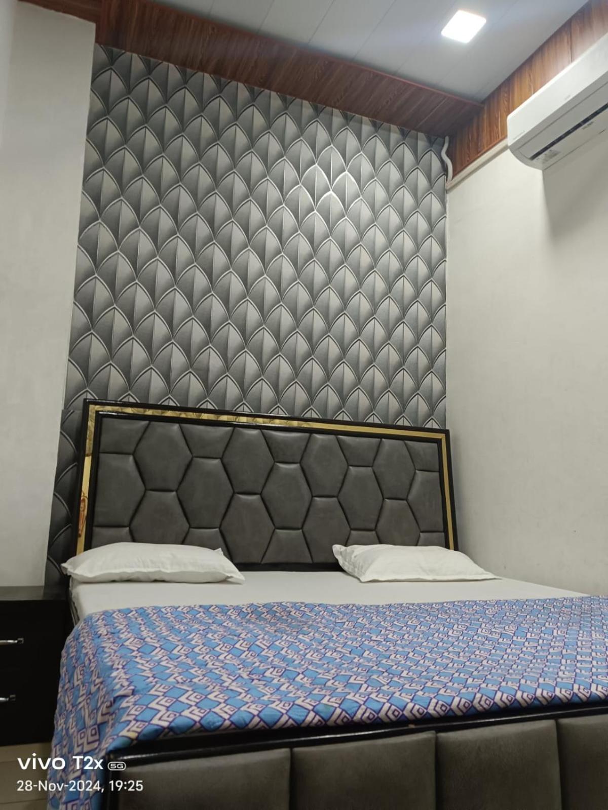 מלון מטורה Hari Krishnam Residency מראה חיצוני תמונה