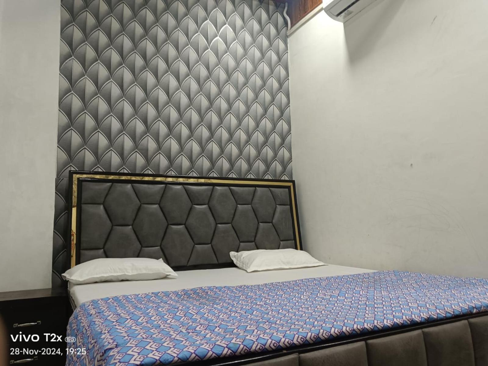 מלון מטורה Hari Krishnam Residency מראה חיצוני תמונה